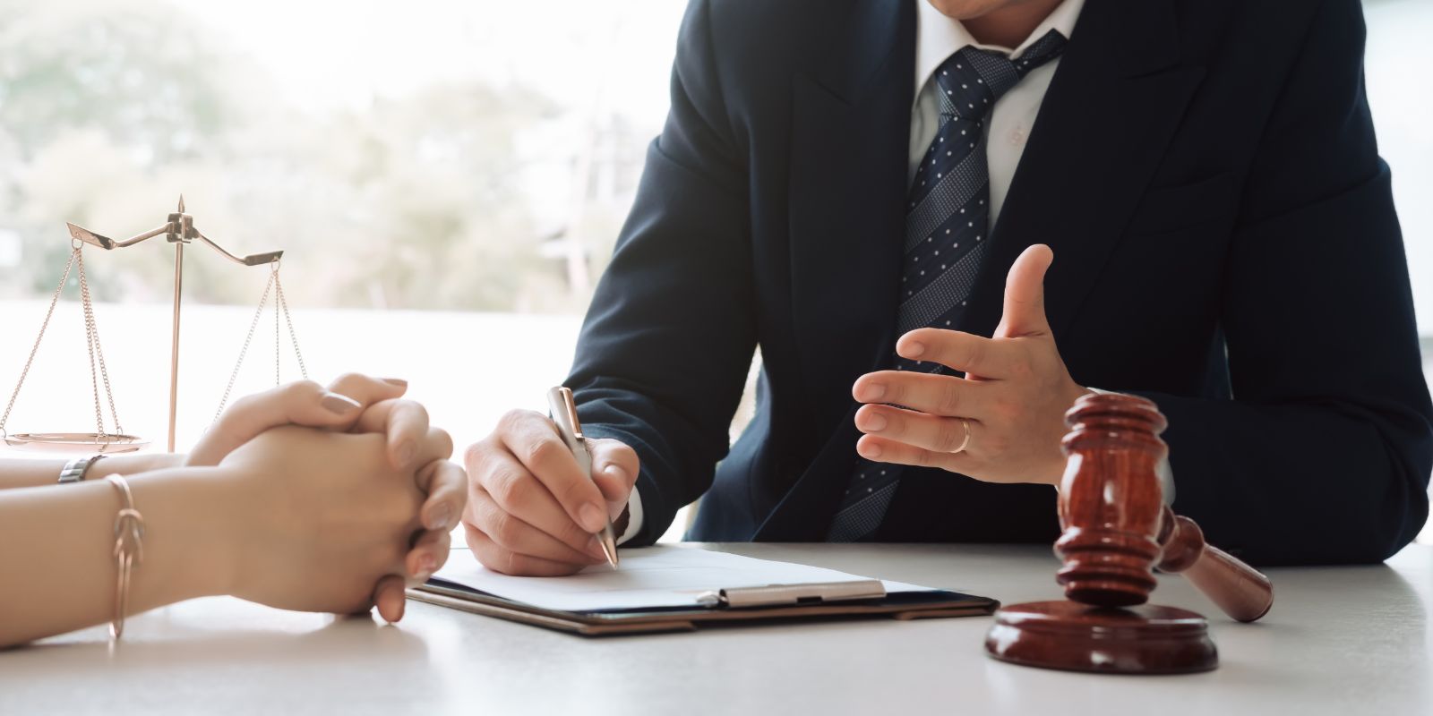 What to Expect When Working with a Real Estate Lawyer