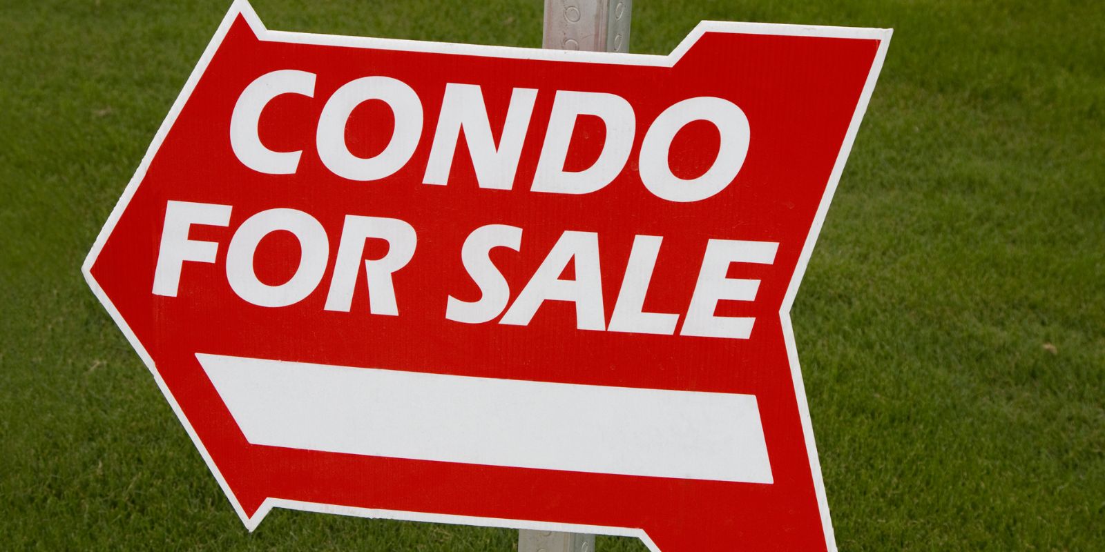 When Should You Hire a Real Estate Lawyer for Your Condo Purchase?